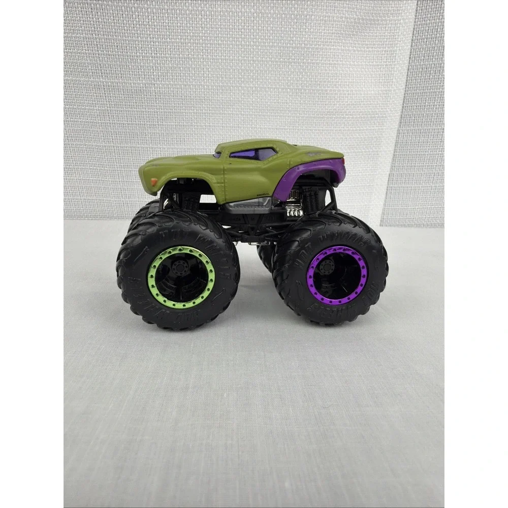 MATTEL HOT WHEELS MONSTER TRUCK MARVEL HULK CAR  1:64 READ -Imperfection